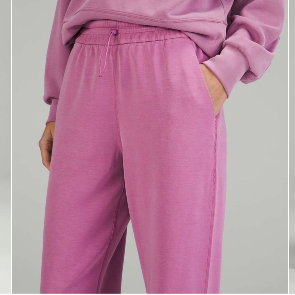 lululemon Softstreme High-Rise Wide Leg Pant in Velvet Dust - Size 2 - Picture 3 of 7
